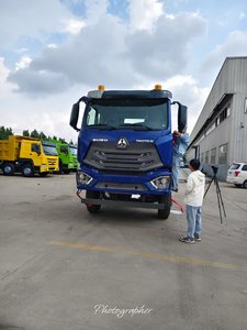 Super Low Priced New HO-WO 6x4 Diesel Fuel Tractor Truck Sale Manual Transmission Euro 2 Emission <b>Prime</b> Mover Left - Product Image 4