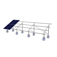 Structure de montage au sol solaire personnalisable en acier au carbone HDG, support de panneau PV pour station solaire en plein champ