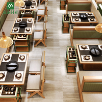 Table de restaurant moderne avec cuisinière à induction intégrée, canapé banquette, table de hot pot commerciale, chaises de salle à manger en bois massif et marbre