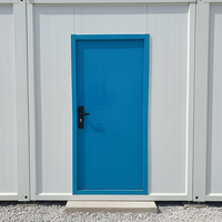 Porte battante à panneau plat à rainures verticales pour maison conteneur, cabine portable en acier et dortoir conteneur de chantier