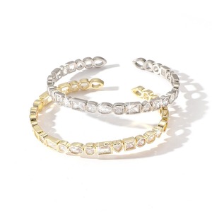 Brazalete Rectangular con Zirconia en Forma de Corazón, Joyería de Moda para Mujer en Oro y Plata, Aleación de Zinc con Microincrustaciones, Diseño Geométrico - Product Image 4