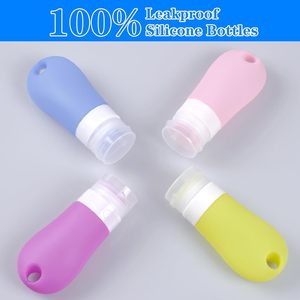 ขวดซิลิโคนแบบพกพาขนาด 2 ออนซ์ สำหรับใส่โลชั่นหรือเจลแอลกอฮอล์แบบรีฟิลได้ ขนาดเล็ก 90 มล. พร้อมคาราไบเนอร์ - Product Image 4