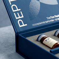 Boîte rigide personnalisée bleu marine et gris en carton ondulé pour 3 flacons de peptides, impression offset sur pulpe moulée, soins personnels