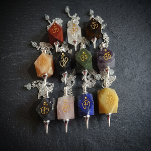 Om gravé en diamant, pierre précieuse, fait main, poli, outil de radiesthésie et de guérison des chakras, objet de collection artistique, pendules spirituels et New Age, Gujarat - Product Image 6