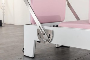 Cama de Yoga Económica Personalizada OEM para Estiramiento y Entrenamiento, Reformer de Pilates de Aluminio Ligero de la Mejor Calidad para Estudio, Color Rosa - Product Image 4