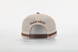 Gorra de béisbol trucker de malla con rayas en blanco, de alta calidad, personalizada, de 5 paneles, con visera curva y logotipo bordado con aplique. - Product Image 6