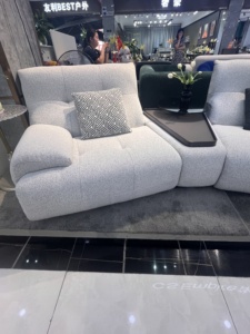 Sofá Esquinero Minimalista de Dos Plazas con Tapicería de Tela y Patas de Madera Personalizables, Diseño Italiano, Decoración Elegante para Sala de Estar u Hotel - Product Image 3
