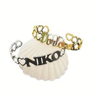 Brazalete Personalizado YBcustom ODM con Nombre, para Mujer, Bonito Brazalete de Acero Inoxidable Chapado en Oro con Corazón Infinito y Letra Invertida