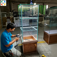 Vitrine de présentation de bijoux moderne de luxe avec cadre en aluminium verre verrouillable et éclairage LED |   Vitrine verticale robuste à 3 niveaux 12