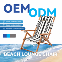 Chaise longue de plage pliable en bois avec structure robuste, dossier réglable, plusieurs options de couleurs rayées pour la détente en bord de mer