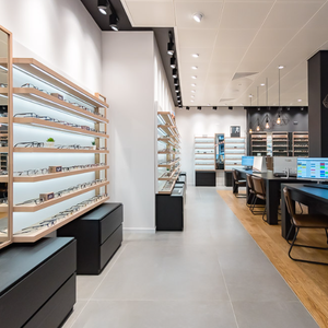 Présentoir à lunettes en bois à grande chaîne personnalisé vitrine de magasin d'optique optimale pour la réception vitrine de table à lunettes - Product Image 2