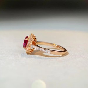 Bague de fiançailles de luxe en or avec trois pierres de saphir bleu de coupe ovale, un cadeau unique fait à la main, en argent sterling 925 pour femmes et hommes - Product Image 4