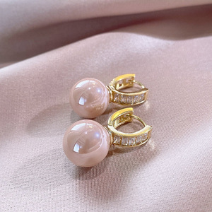 Orecchini a polsino a sfera in ottone effetto perla rosa per donna, stile francese, design classico, regalo per tutti i giorni e per fidanzamento - Product Image 3