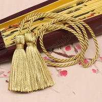 E-magic Factory Vente en gros Ventes chaudes Haute qualité 100% polyester 54CM Cordon torsadé en satin avec pompons Options multicolores