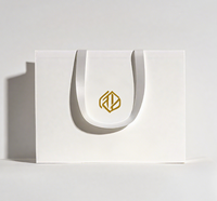 Sacs en papier kraft blanc recyclables de luxe pour vêtements, chaussures, bijoux, impression offset, logo personnalisé, gaufrage, emballage cadeau, ruban