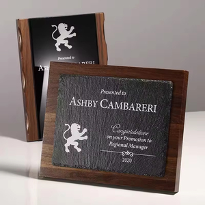 <span class=keywords><strong>Plaque</strong></span> de reconnaissance en <span class=keywords><strong>marbre</strong></span> noir sculpté sur mesure avec support en bois – Plaques de récompense en bois - Product Image 3