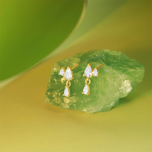 ROXI - Aretes Minimalistas al por Mayor de Plata de Ley S925 con Tres Gotas de Agua Geométricas y Circonita 5A para Mujeres y Niñas - Product Image 3
