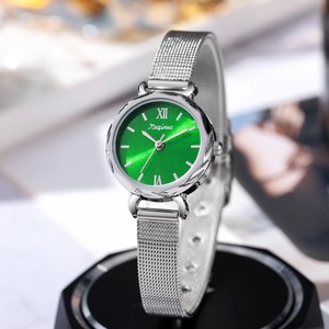 Nouvelle montre tendance pour femme, cadran rond, mouvement à quartz, bracelet en maille argentée, cadeau de mode, usage quotidien - Product Image 1
