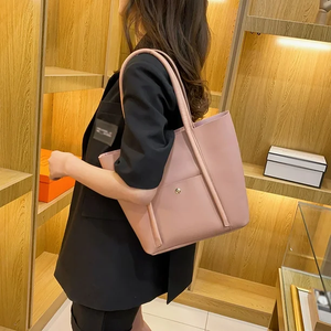 Bolso de hombro de cuero 100% genuino de lujo para damas, bolso de mano premium con cuero suave diseñado para oficina, viajes y compras. - Product Image 2