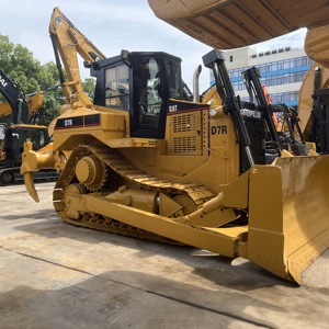 Topadora CAT D7R con accesorio de cucharón de excavación, peso operativo de 80 toneladas - Product Image 3