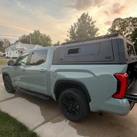 Coque de camping-car pour camionnette en alliage d'aluminium durable avec fenêtres latérales coulissantes en verre pour camionnettes de taille standard et de taille moyenne