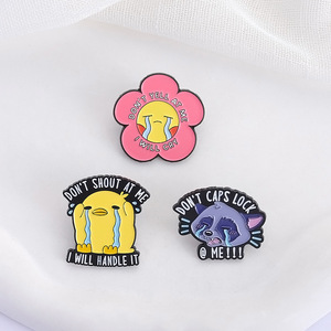 Broche con Letras en Inglés 'Don't Yell at Me', Broche Creativo de Dibujos Animados, Lindo Pollo Amarillo, Mapache Pequeño Llorando, Pin de Solapa de Esmalte Suave - Product Image 5