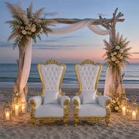 Chaise Trône Royale Style Moderne avec Cadre Doré et Revêtement en Cuir PU pour Décoration de Scène de Mariage, Location d'Événements, Vente en Gros