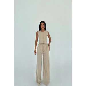 Conjunto de Traje Beige con Detalle de Botones para Mujer - Product Image 3