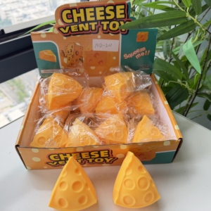 Nouveau jouet créatif réaliste en caoutchouc souple en forme de fromage, anti-stress, à presser, pour garçons et filles - Product Image 4