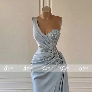 Elegante Abito da Ballo Lungo Stile <span class=keywords><strong>Sirena</strong></span> <span class=keywords><strong>con</strong></span> <span class=keywords><strong>Spacco</strong></span>, Fiori Glitterati e Volant - Product Image 2
