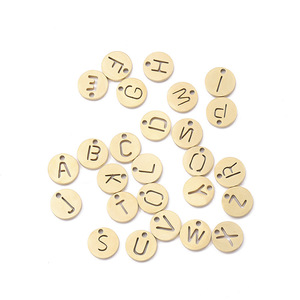 Pendentif original en acier inoxydable anti-ternissement, 26 lettres anglaises, à trou unique, pour <span class=keywords><strong>nom</strong></span> <span class=keywords><strong>de</strong></span> <span class=keywords><strong>famille</strong></span> ou Pinyin, pour accessoires <span class=keywords><strong>de</strong></span> bijouterie - Product Image 1