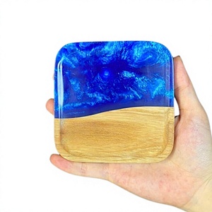 Juego de Posavasos de Resina y Madera de Bambú Blue Ocean, Accesorio Moderno y Reutilizable para Bebidas, Hecho en Vietnam - Product Image 1