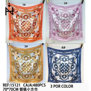 Foulard Mini Quadrato con Catena 70x70cm FULARES Sciarpa alla Moda per Donna - Product Image 3