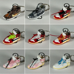 Porte-clés pendentif en plastique, motif chaussure de basketball, série Play tendance, petit bijou, faible MOQ - Product Image 4