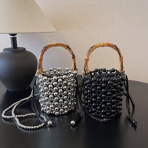 Borse Clutch <span class=keywords><strong>da</strong></span> Donna 2026 Fatte <span class=keywords><strong>a</strong></span> Mano con Perle, Borsa <span class=keywords><strong>a</strong></span> Secchiello <span class=keywords><strong>da</strong></span> Sera, Pochette in Acrilico con Perle, Borsa <span class=keywords><strong>da</strong></span> Festa e Matrimonio con Manico in Bambù, Borse con Perle Intrecciate - Product Image 2