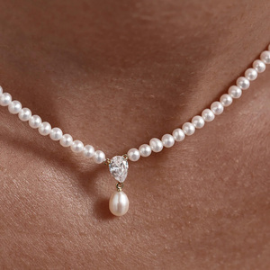 CHICNNA Nouveauté Ensemble Collier de Fiançailles en Argent S925 avec Perle d'Eau Douce et Zircon Cubique, Collier Ras-du-Cou Serenity et Boucles d'Oreilles Délicates Hypoallergéniques - Product Image 6