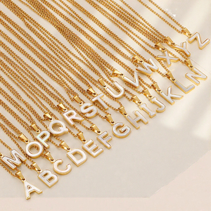 <span class=keywords><strong>สร้อย</strong></span>คอจี้ตัวอักษรภาษาอังกฤษ 26 ตัว ชุบทอง ดีไซน์ทันสมัย ฉลองครบรอบ ประดับเปลือกหอยสีขาว พร้อมโซ่สแตนเลสสตีล 316L รูปทรงกากบาท - Product Image 2