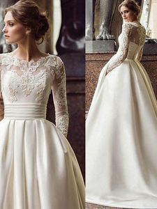 S1186T Elegante Vestido de Novia Bohemio de Diseño Real, Corte A, Talla Personalizada, Tela de Satén Súper Pesado, Encaje de Media Longitud, Cola de Capilla - Product Image 2