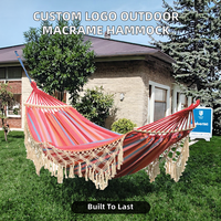 Hamac en macramé moderne d'extérieur avec logo personnalisé et bâton en bois - Queenknow Meubles d'extérieur