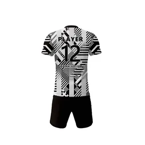 2024 युवा वयस्क किट एक समान फुटबॉल जर्सी पहनते हैं जो अच्छी गुणवत्ता वाली फुटबॉल जर्सी वर्दी के साथ कस्टम फुटबॉल जर्सी पहनते हैं।