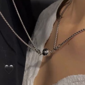 Colliers assortis pour couples, bijoux pour lui et elle, collier avec pendentif cœur magnétique pour couples, romantique - Product Image 3
