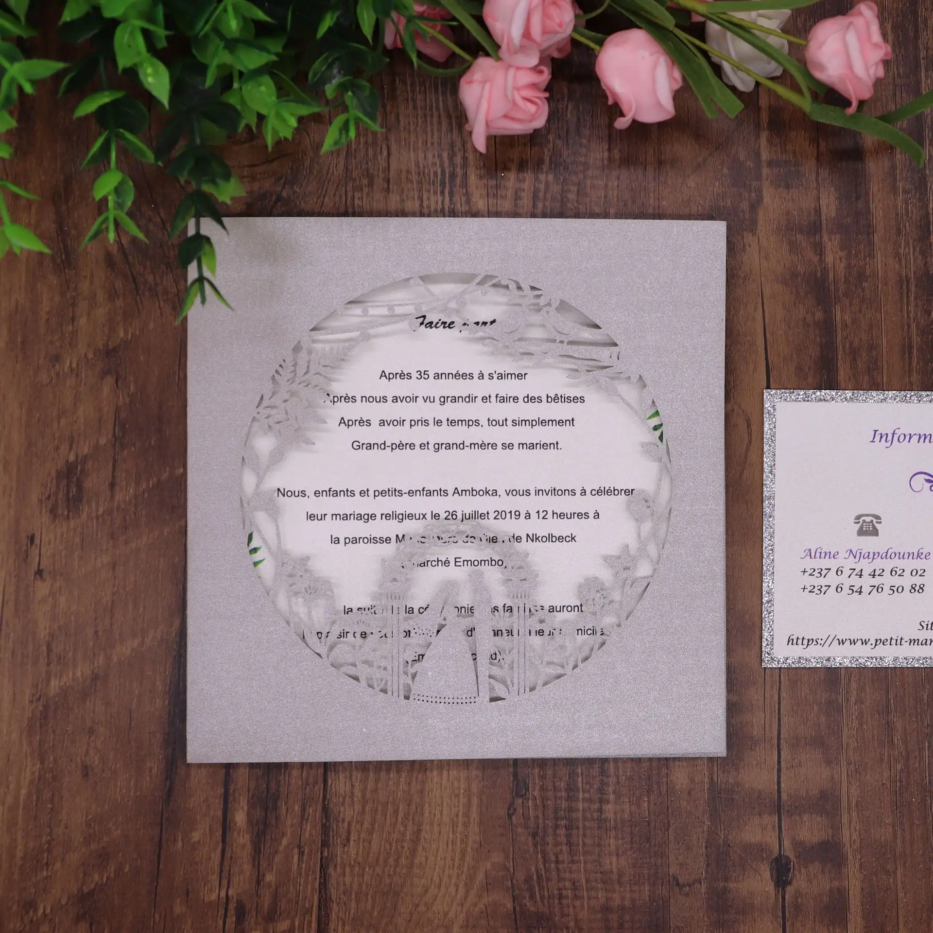 Ychon parlak kağıt düğün davetiyesi için zarf ile davetiye içi boş çiçek düğün davetiyesi oymak
