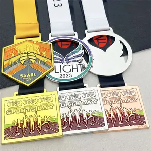 Grosir desain murah Logo Anda sendiri paduan seng 3D emas penghargaan maraton menjalankan medali olahraga logam kustom