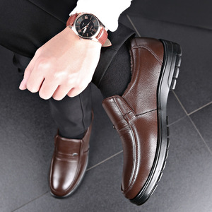 Mocassins en cuir véritable pour hommes, bout rond, à enfiler, doublure en fausse fourrure chaude pour l'hiver, semelle extérieure en caoutchouc antidérapante, chaussures habillées de ville - Product Image 4