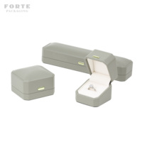 Boîte à bijoux octogonale en cuir PU et daim FORTE, avec logo personnalisé, doublure en velours, emballage cadeau