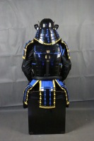 Armure complète de samouraï Yoroi en fer noir brillant avec échelle 3D, grand casque Maedate Kabuto à cornes de taureau et anneau doré, masque Menpo pour adulte
