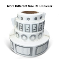 Étiquette RFID NFC miniature personnalisée imperméable 213 215 216 UHF 13,56 MHz avec revêtement PET, autocollant 25 mm pour carte de visite et utilisation hôtelière