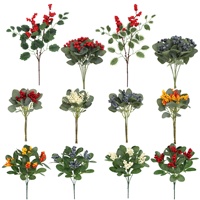 Kunstmatige rode kerstvruchten, geluksvruchten, eucalyptusbladeren, hangende decoratie voor thuis, kerstbloemstukken, ornamenten