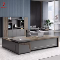 Bureau de direction moderne de luxe de grande taille à tons sombres personnalisable avec un large bureau et un cabinet