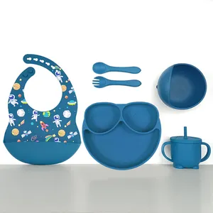 아기 식기 실리콘 먹이 세트 어린이 사용자 정의 로고 BPA 무료 그릇 숟가락과 턱받이 세트 플레이트 흡입 패턴 턱받이 ODM OEM